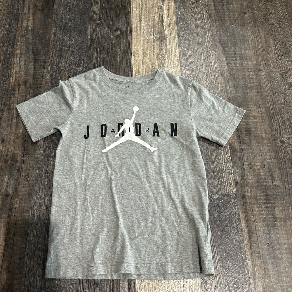 Boys Nike air Jordan short sleeve shirt